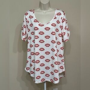 LulaRoe Women’s White & Red Kisses & Hugs Short Ruched Sleeve Comfort T-Shirt XL